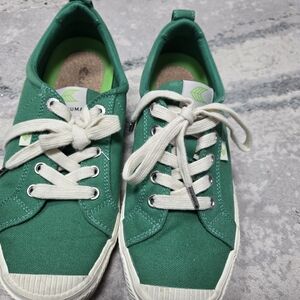Cariuma Green Canvas Sneakers with White Laces